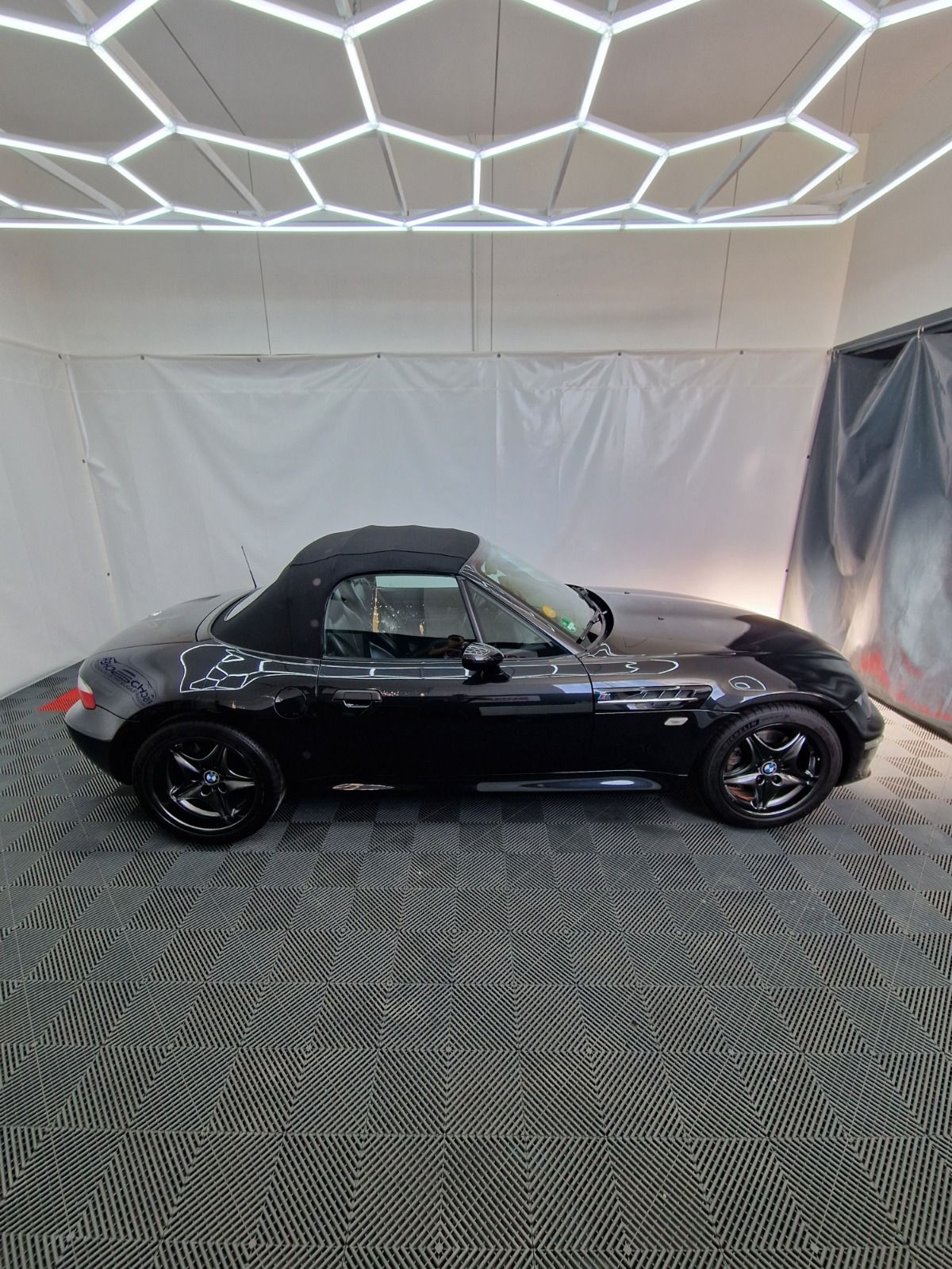 Roadster in der Halle von Fischer Fleetservice
