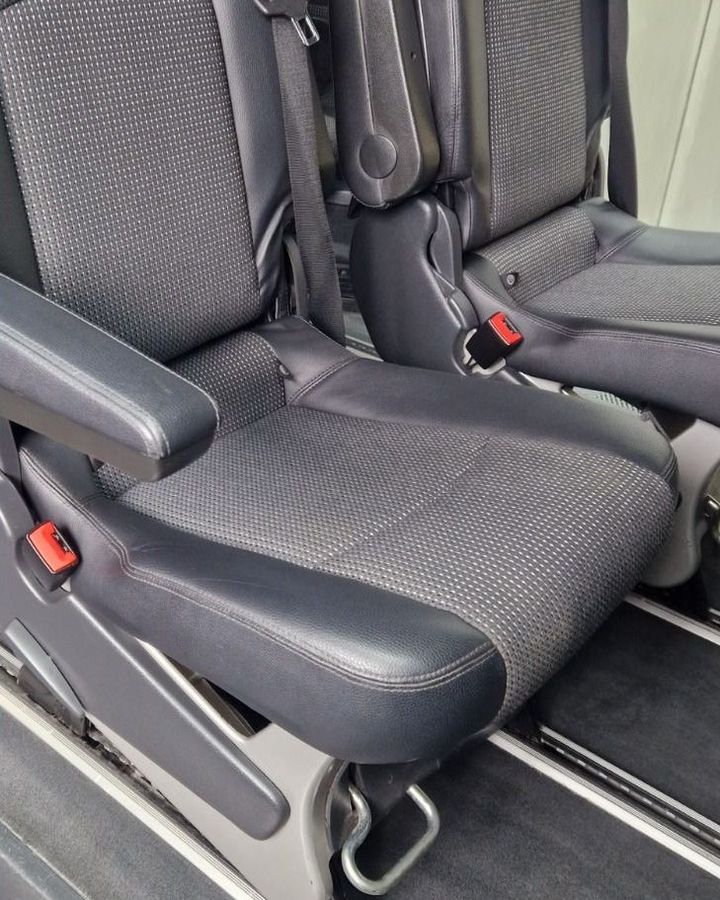 Sitzreihe im Transporter nachher